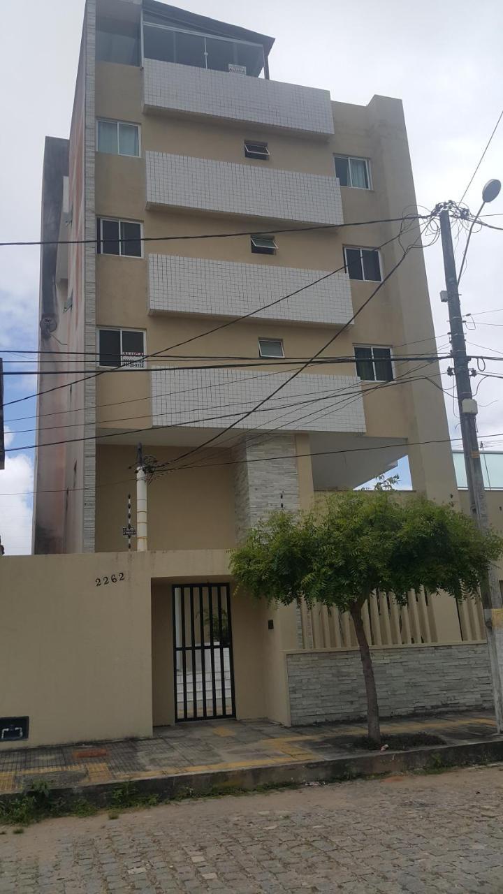 De Dois Quartos Em Ponta Negra - Excelente Localizacao *